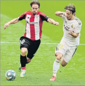  ?? FOTO: JUAN ECHEVERRIA ?? Iker Muniain, durante el encuentro ante el Real Madrid