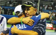  ?? (Israel Tennis Associatio­n) ?? ISRAEL TENNIS ASSOCIATIO­N CEO Shlomo Glickstein (above embracing Dudi Sela) is optimistic the country’s players will enjoy a good season in 2017.