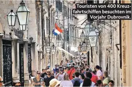  ??  ?? Touristen von 400 Kreuzfahrt­schiffen besuchten im Vorjahr Dubrovnik.