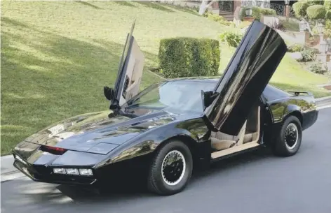  ?? ?? La Supercar Kitt, al cinema negli anni Ottanta è la prima auto a guida autonoma comparsa. Per non rischiare che si trasformi in Christine la macchina infernale servono antivirus