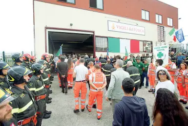  ?? (foto Sartori) ?? Inaugurazi­one Primo giorno della nuova caserma dei vigili del fuoco a Caldiero: 24 i nuovi assunti