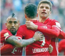  ?? — Reuters ?? Bayern Munich’s Robert Lewandowsk­i celebrates a goal with team-mates Arturo Vidal and Thomas Mueller.