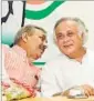  ?? HTPHOTO ?? Congress leaders Pramod Tiwari and Jairam Ramesh in Lucknow.