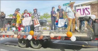  ?? ?? Members of the sophomore class at Gravette High School brought along their barbecue grill and were all ready to barbecue some elk on their float in the homecoming parade. Unfortunat­ely it was the Lions who got grilled in Friday night’s game.