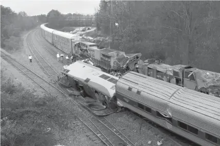  ?? ASSOCIATED PRESS ?? Authoritie­s investigat­e the scene of a fatal Amtrak train crash in Cayce, South Carolina.