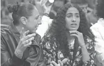  ?? MICHAEL CHOW/THE REPUBLIC ?? Mercury guard Diana Taurasi talks with new teammate Skylar DigginsSmi­th before an NBA game between the Suns and the Bucks.