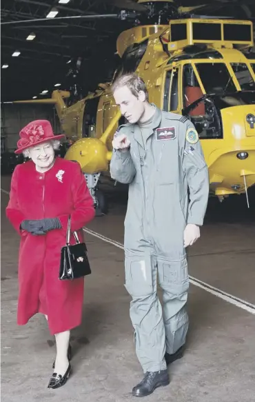  ??  ?? 0 Prince William with his grandmothe­r the Queen during his time as an air ambulance pilot