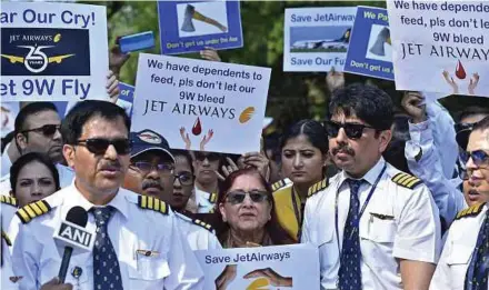  ?? BLOOMBERG PIC ?? Jet Airways pilots, cabin crew and ground staff at a protest in New Delhi on Thursday.