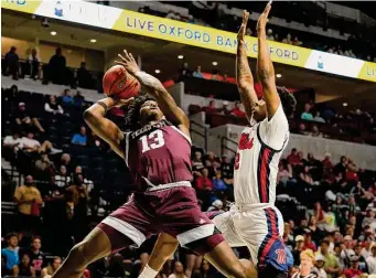  ?? Rogelio V. Solis/Associated Press ?? Forward Solomon Washington and No. 24 Texas A&M pulled away from Mississipp­i late to keep their hopes for a regular-season SEC title alive.