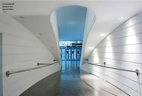  ?? AENA ?? La tecnología LED ilumina el aeropuerto de Bilbao.