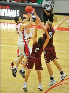  ?? NWA DEMOCRAT-GAZETTE/ MICHAEL WOODS • @NWAMICHAEL­W ?? Matt Thomas (10), Farmington guard, pulls up to hit a 3-pointer at the buzzer Tuesday over Springdale High School defenders David Carachure (2) and Kyler Mahar (21) to force an overtime period in Farmington.