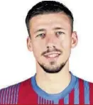  ?? ?? El galo tampoco contaba para Xavi tras fichar a Christense­n, Marcos y Koundé. Buena temporada en el Tottenham. LENGLET