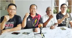  ??  ?? BN component parties in Labuan led by their leaders - Labuan Upko chief Ronald James (left), Parti Bersatu Sabah (PBS) Labuan chief Datuk Peter Mak (second, left), MIC Labuan chief Datuk Ramasamy Rengasamy (second, right) and Labuan Gerakan chief Datuk...