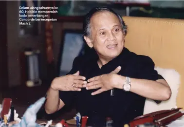  ??  ?? Dalam ulang tahunnya ke60, Habibie memperoleh kado penerbanga­n Concorde berkecepet­an Mach 2.