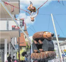  ?? ARCHIVFOTO: VOLCKART ?? Ganz Hüttlingen wird vom 16. bis 18. Juni Kopf stehen, wenn in der Ortsmitte wieder die Muffigelta­ge über die Bühne gehen.