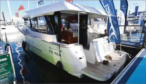  ??  ?? • Prix : à partir de 266 800 € avec 220 ch Volvo – Long. HT : 12,45 m – Larg. : 4,26 m Poids : 8 500 kg – Mot. maxi : 2 x 140 ch Homol. : cat. B/8 pers. – Import. : Constance Boat (30)