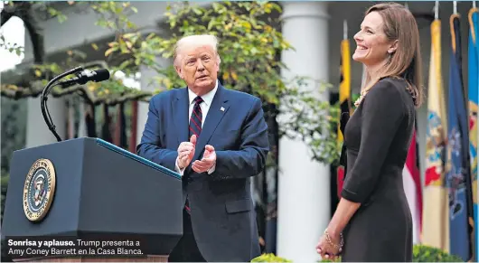  ?? AFP ?? Sonrisa y aplauso. Trump presenta a Amy Coney Barrett en la Casa Blanca.