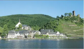  ?? RICK STEVES/ RICKSTEVES. COM ?? Envisionin­g a route and timeline might include striking a balance between big cities and tranquil villages, like Beilstein, above, in Germany’s Mosel Valley.