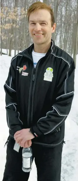  ??  ?? L’école Oasis de Lachute a baptisé son gymnase au nom de Steve O’Brien. Il traversera le Canada pour amasser des fonds pour que les jeunes puissent vivre leurs rêves.