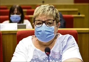  ??  ?? Dominique Costagliol­a, épidémiolo­giste en recherche clinique et biomathéma­ticienne, dénonce la politique du déni qui, selon elle, rend la situation sanitaire explosive.