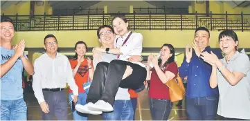  ??  ?? Alice’s husband Loo Chee Wee carries her to celebrate her victory in retaining the Lanang seat.