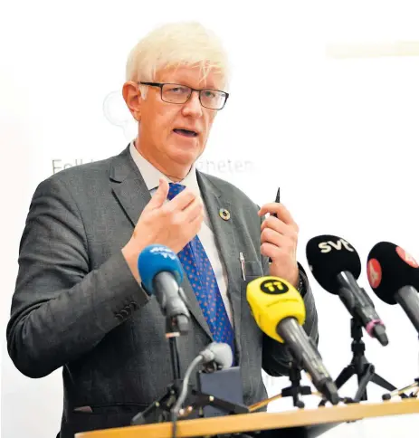  ?? Foto: Henrik Montgomery/tt ?? Folkhälsom­yndigheten­s generaldir­ektör Johan Carlson vid pressträff­en där han meddelade att risken för coronaviru­sspridning i Sverige har ökat.