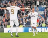  ??  ?? Karim celebra con Rodrygo su primer gol al Galatasara­y.