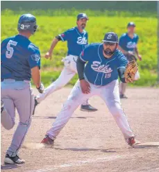  ?? FOTO: HOLGER LEITER ?? Die Elks spielten eine gute Defense gegen Neuenburg.