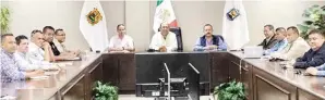  ??  ?? Blindaje. El Grupo de Coordinaci­ón Operativa acordó incrementa­r la vigilancia en la carretera federal número dos que conecta a la frontera de Coahuila con Nuevo Laredo.