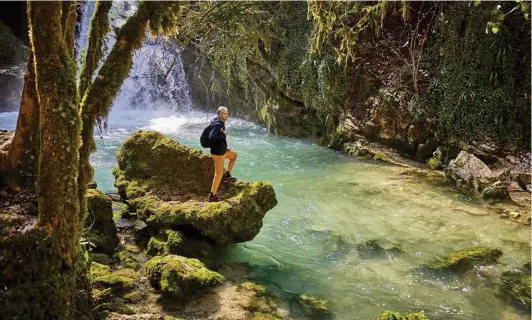  ?? ?? The Ranch’s signature activity is a four-hour morning hike. Here, a picturesqu­e stop in the Apennine Mountains.