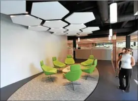  ?? PETE BANNAN — DIGITAL FIRST MEDIA ?? Saint-Gobain’s Malvern headquarte­rs uses an open floor plan with many spots for interactio­ns.