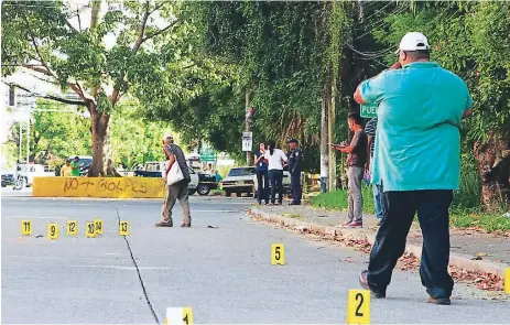  ??  ?? SONDEO. La criminalid­ad ha bajado en un 40%, según la Policía y el Observator­io de la Violencia. Desde hace unos dos años las cifran indican que la situación económica aqueja más a los ceibeños.