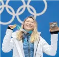  ?? REUTERS ?? RIGHT Women’s halfpipe gold medallist Chloe Kim of the US poses on the podium.