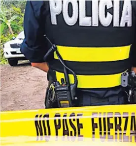  ?? ARCHIVO ?? Oficiales de Fuerza Pública fueron los primeros en llegar a la casa donde sucedió el crimen y custodiaro­n la escena.