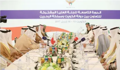  ??  ?? Kuwaiti Foreign Minister Sheikh Sabah Al-Khaled Al-Sabah and his Bahraini counterpar­t Sheikh Khaled bin Ahmad Al-Khalifa co-chair the 9th meeting of the Joint Kuwaiti-Bahraini Committee.