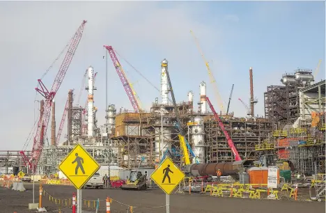  ?? AMBER BRACKEN ?? The NWR Sturgeon Refinery, financed in part by the Alberta government and built on a public-private partnershi­p model, has been called “an economic boondoggle with high risks for Alberta taxpayers,” by former provincial finance minister Ted Morton.