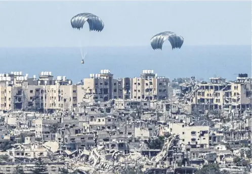  ?? ?? Parachutes of humanitari­an aid dropping over the besieged Palestinia­n territory yesterday; Below: Israeli PM Benjamin Netanyahu