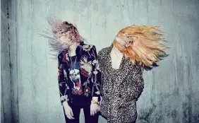  ??  ?? Zwei Ladies und der Blues: DEAP VALLY