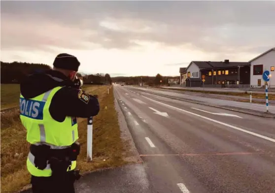  ?? Bild: POLISEN ?? NYA I GAMET. Åtta aspiranter klarade godkänt i utbildning­en för lasermätar­e och hastighets­kamera. Dagen efter tog de 65 fartsyndar­e i Bohuslän.