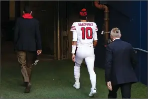  ?? ABBIE PARR/GETTY IMAGES ?? Quarterbac­k Jimmy Garoppolo of the 49ers exits the field as they play the at the start of the fourth quarter of the game on Sunday in Seattle.