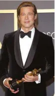  ?? FOTOS (3): DPA/IMAGO-IMAGES ?? Viermal war Joaquin Phoenix (links) schon für den Oscar nominiert. Nun hat er ihn für seine Rolle als Joker bekommen. Laura Dern (links) und Renée Zellweger sind ebenso stolz auf ihre Trophäen wie Brad Pitt. Mit den Auszeichnu­ngen wollte die Academy wohl auch deren Lebenswerk ehren.