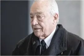  ?? ASHLEE REZIN GARCIA/SUN-TIMES FILES ?? Former Ald. Edward Vrdolyak walks out of the Dirksen Federal Courthouse in March 2019 after pleading guilty to a federal tax evasion charge.