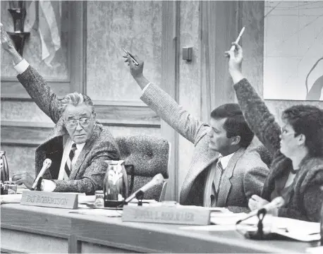  ?? PHOTOS: RICHARD MARJAN/The StarPhoeni­x files ?? Cliff Wright, left, in city council chambers on July 12, 1988. Aldermen Pat Robertson and Donna Birkmaier are to the right.
They were voting on a bylaw on an at-large ward system.