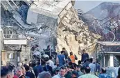  ?? (Xinhua) ?? Rescuers work near the destroyed consulate building of the Iranian embassy in Damascus, Syria, on Monday