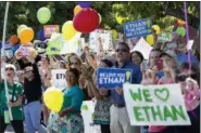  ?? ELI HILLER — SACRAMENTO BEE VIA AP ?? Fans and supporters wave as, 6-year-old Ethan Dean, who was diagnosed with cystic fibrosis at two weeks old, arrives in front of the Sacramento Bee in Sacramento on Tuesday.