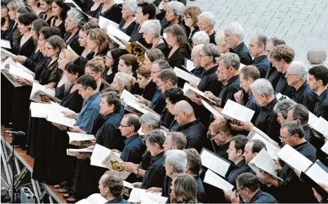  ?? Archivfoto/Foto: Thorsten Jordan ?? Egal, ob Profichor oder Laienchor: Der Landsberge­r Hauptplatz ist oft Schauplatz von Großevents wie hier bei den Carmina Burana. Auch am Wochenende wieder bei den Eu ropa Tagen der Musik