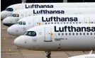  ?? ?? Abgestellt­e LufthansaJ­ets auf dem Frankfurte­r Airport