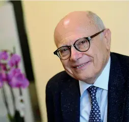  ??  ?? L’esperto Massimo Galli dirige il reparto infettivi del Sacco di Milano