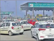  ?? GURPREET SINGH/HT ?? A huge rush at the toll plaza in Laddowal, Ludhiana, on Wednesday.