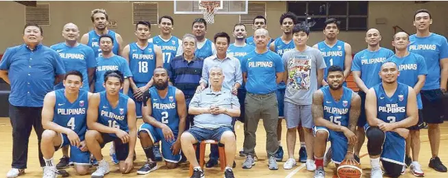  ??  ?? Rain or Shine owners Terry Que and Raymond Yu (standing, from left, fifth and sixth, respective­ly) and Asian Coatings Philippine­s chairman Yu An Kun pose with the Asian Games-bound Philippine basketball team. With them are coach Yeng Guiao (center) and Phl team manager Butch Antonio (far left).